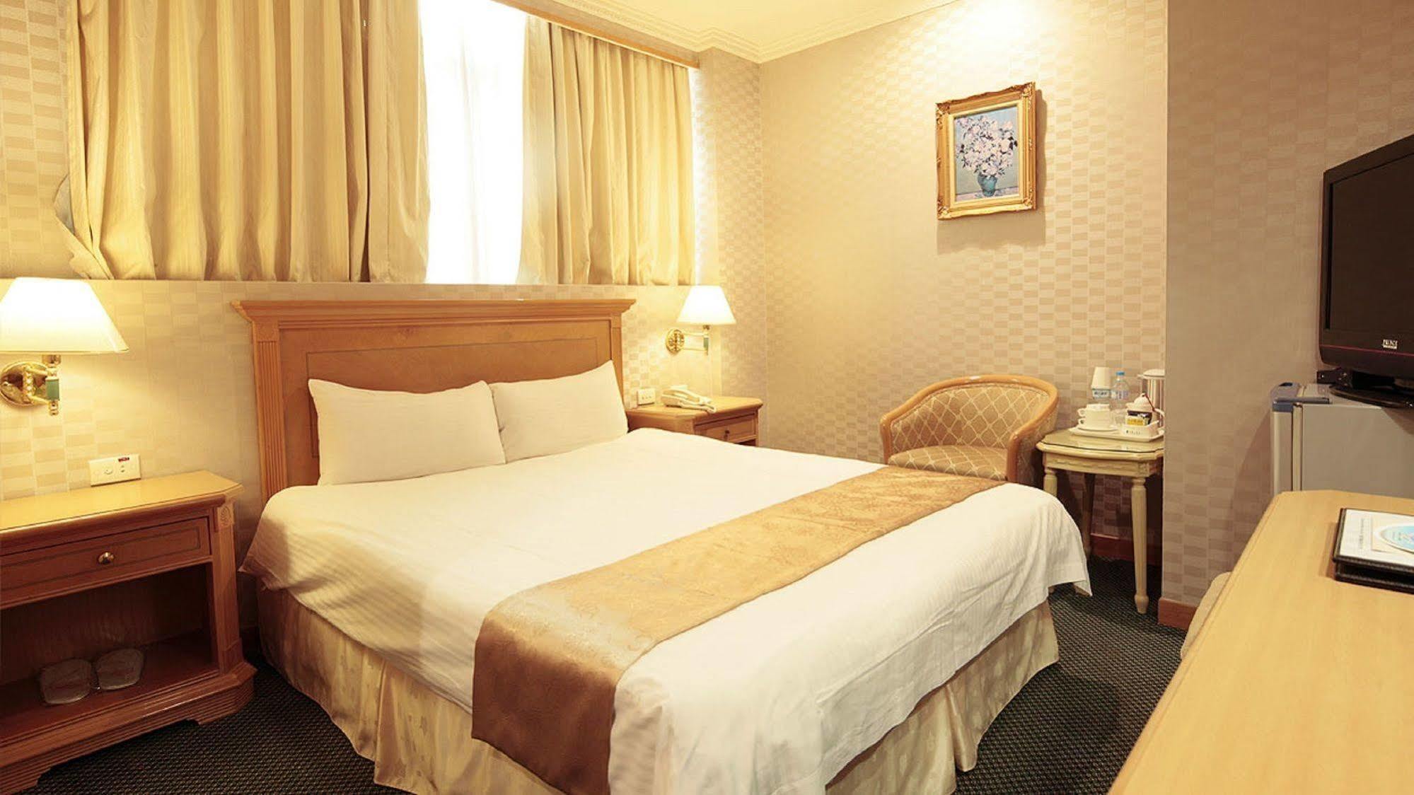 Cambridge Hotel - Yung Kang Yongkang Exteriér fotografie